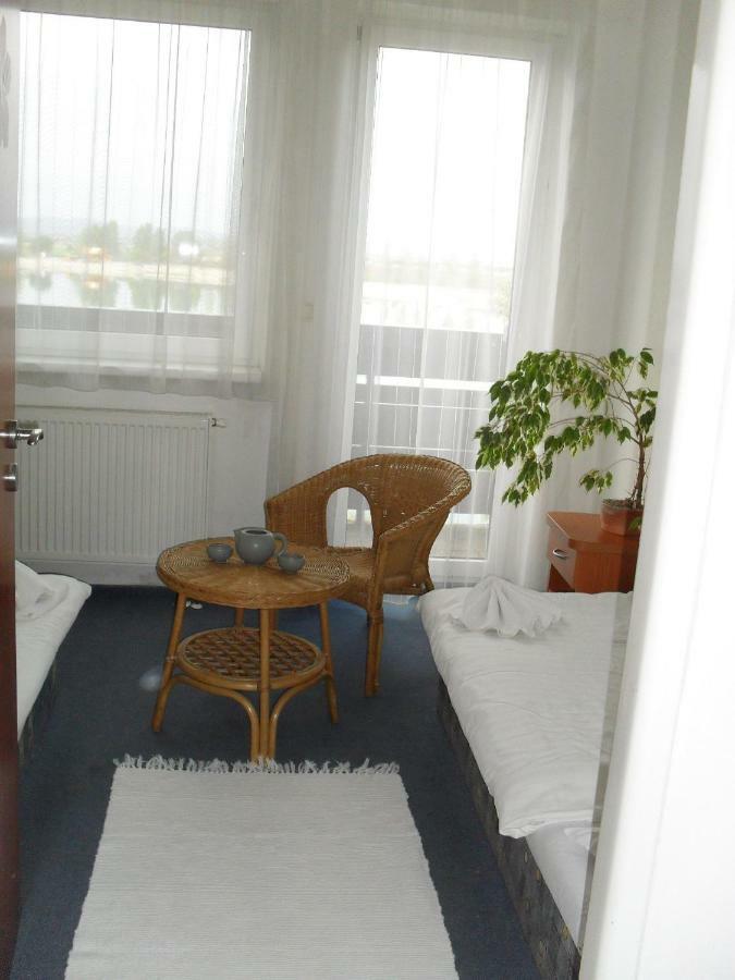 Hotel Fortuna Senec Quarto foto